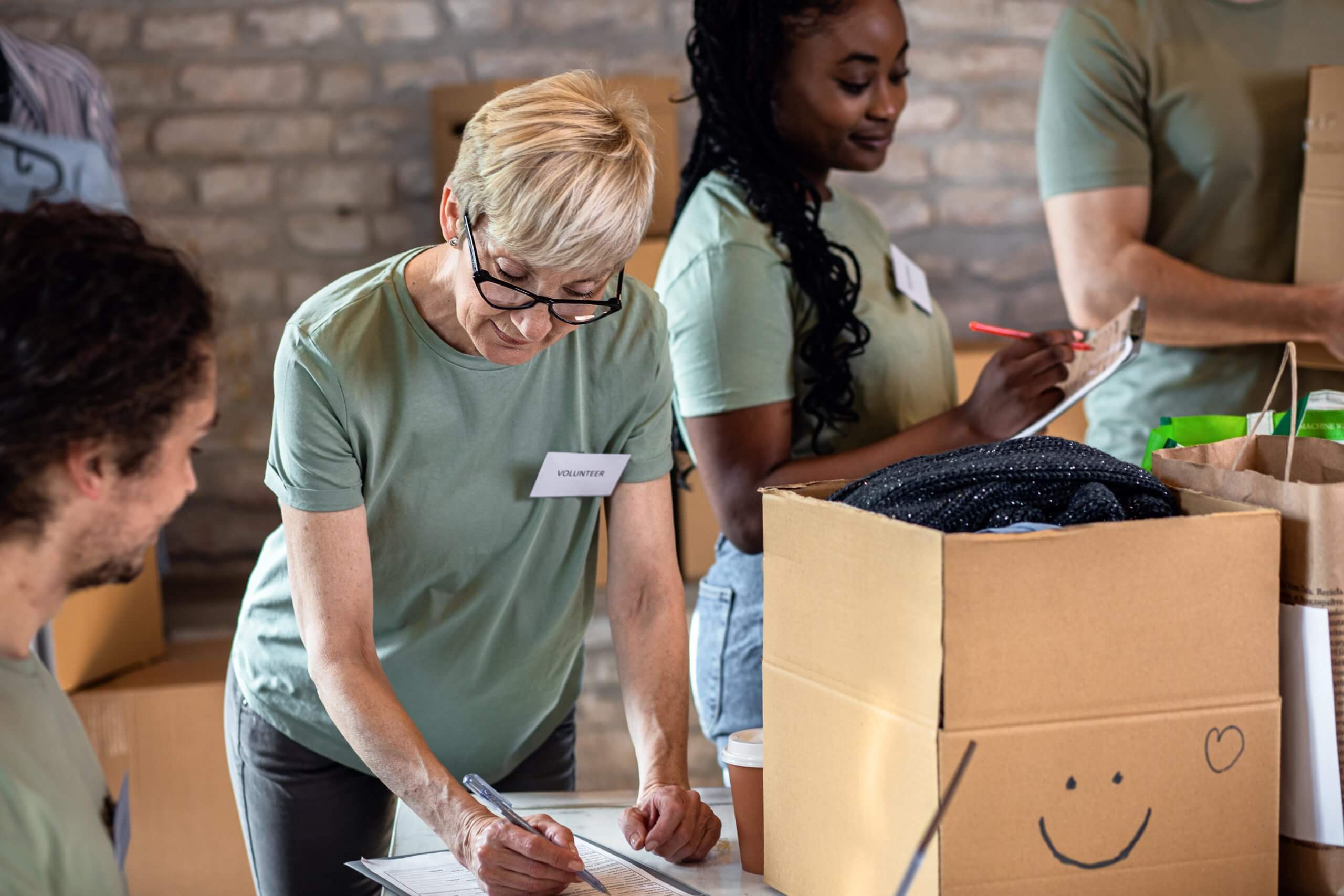 Why Volunteering Is Good For Seniors-min Why Volunteering Is Good For Seniors