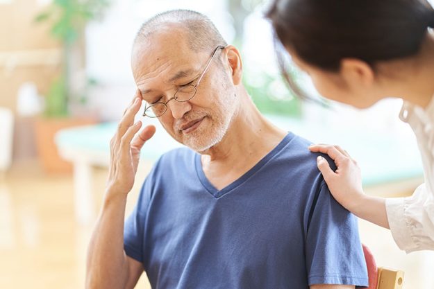 Elderly people with headaches and worried families