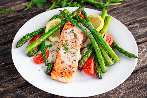 fried-salmon-with-asparagus-tomatoes-lemon fried-salmon-with-asparagus-tomatoes-lemon