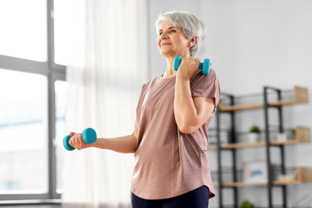 Sport,,Fitness,And,Healthy,Lifestyle,Concept,-,Smiling,Senior,Woman